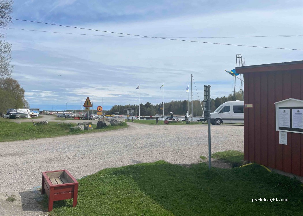 (817 30)  - 4 Järnvägsgatan — foto