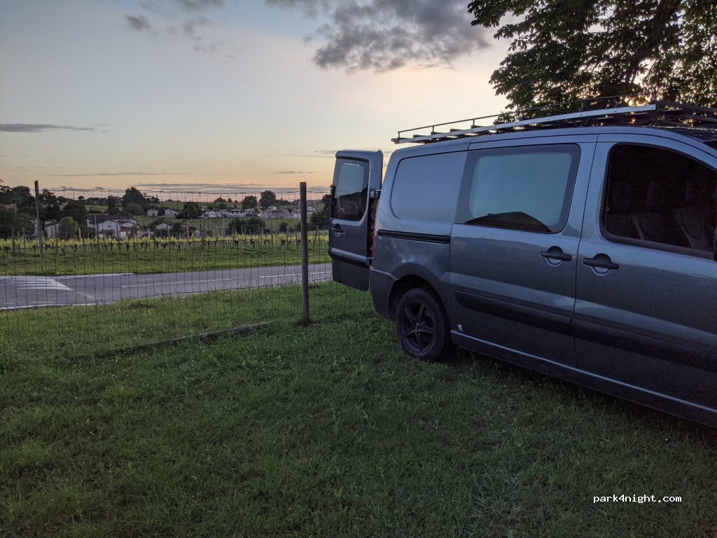 (33330) Saint-Christophe-des-Bardes - 235 Le Bourg — foto