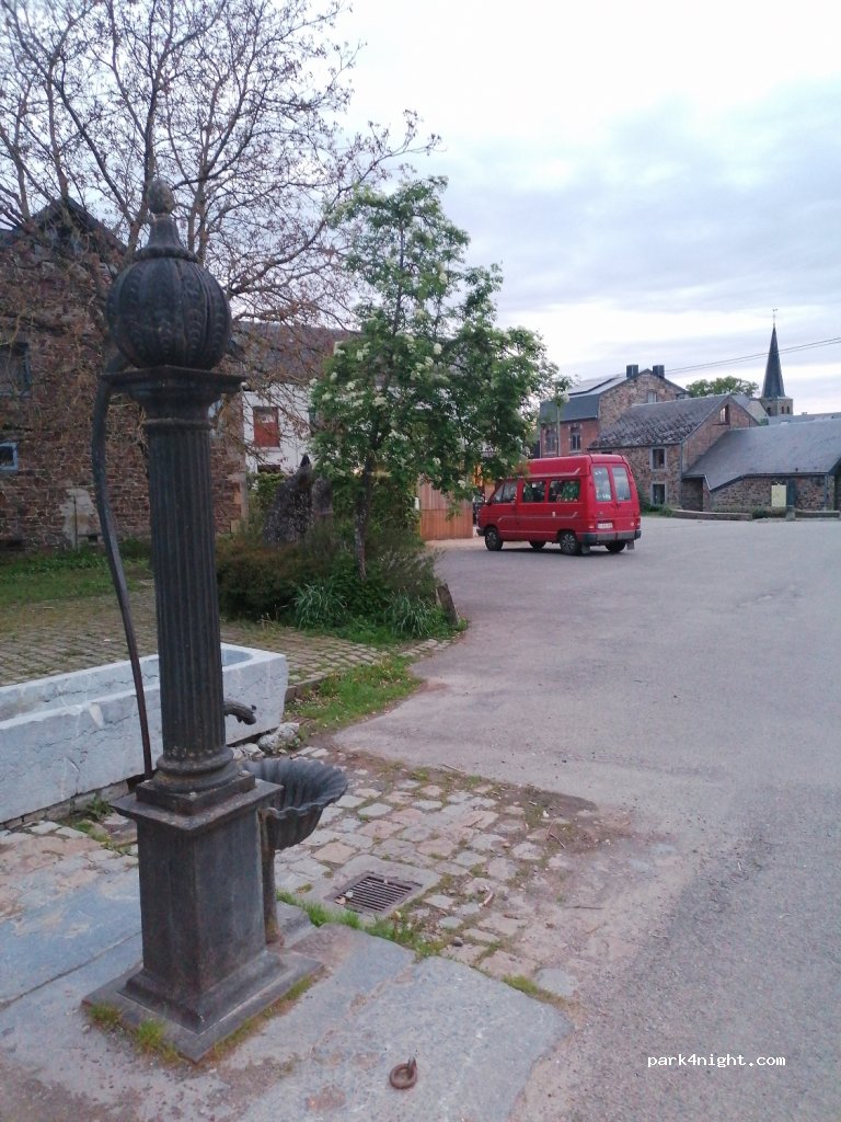 (6940) Durbuy - 4 Place Arsène Soreil — foto 3