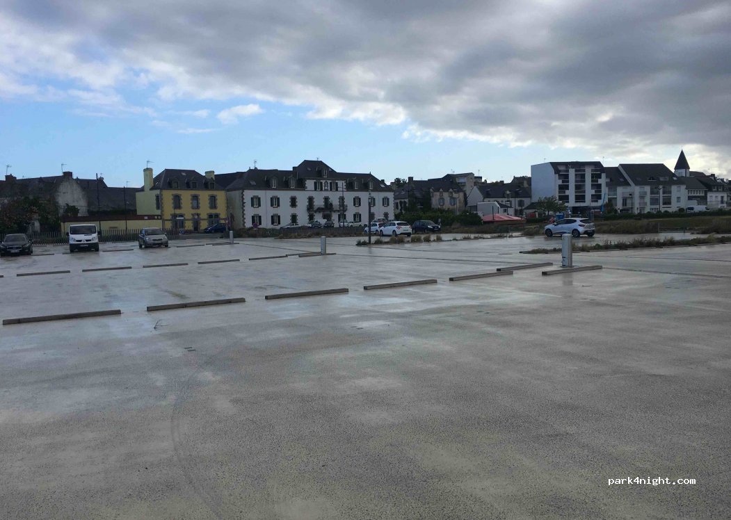 (56410) Étel - 1 Place Saint-Louis — foto