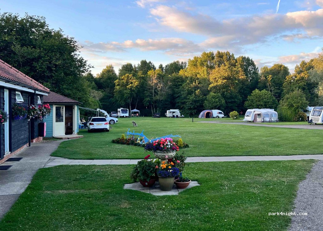 Run Cottage Touring Park — foto 2