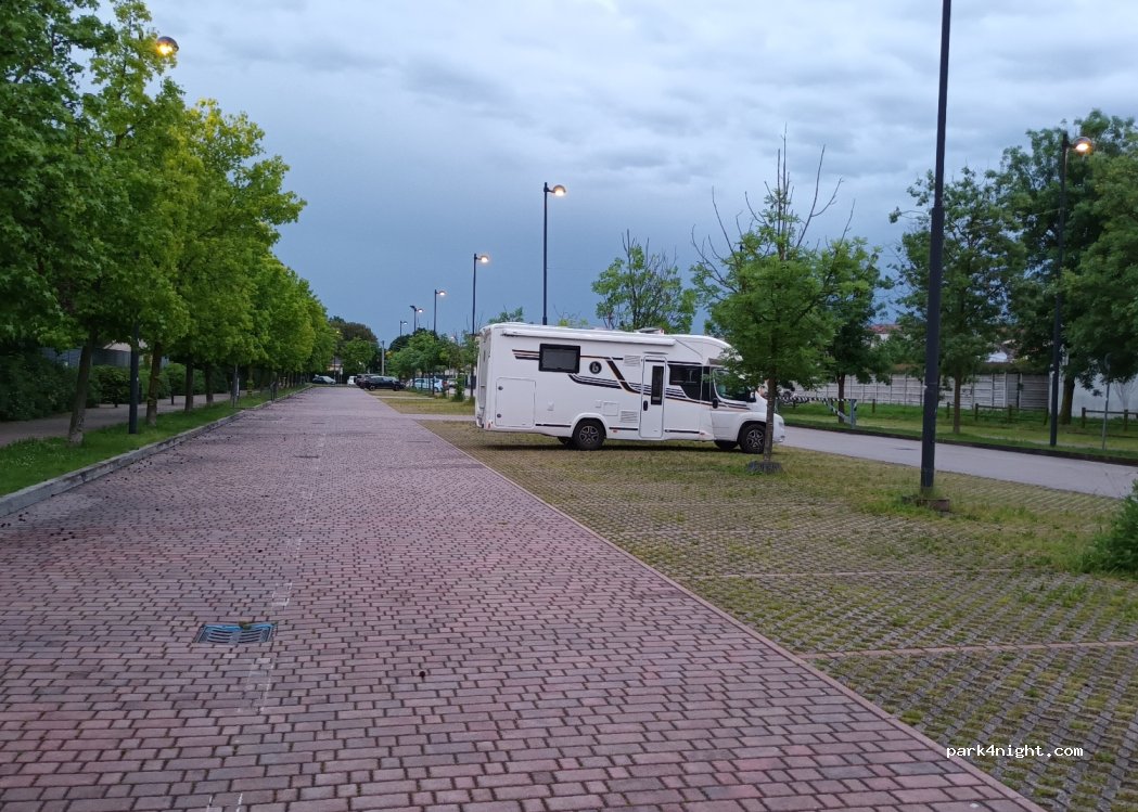 (35020) Legnaro - 3 Viale dello Sport — foto