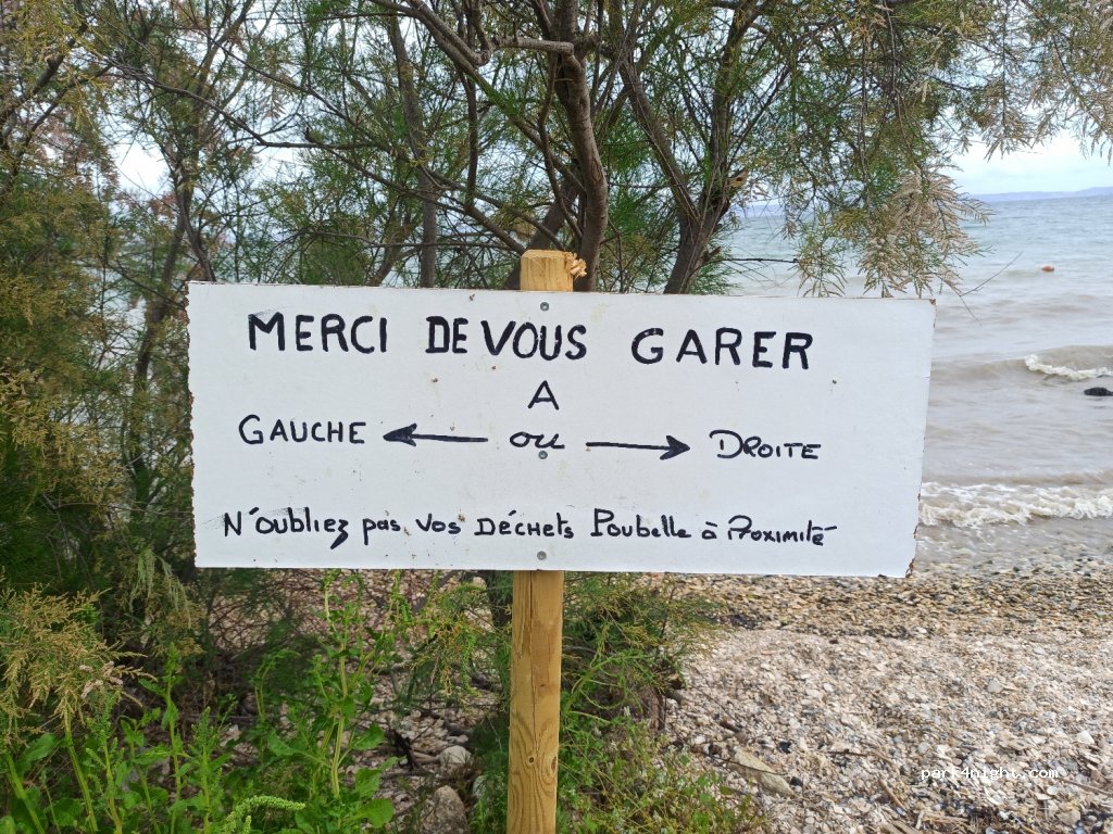 (13250) Saint-Chamas - Unnamed Road — foto