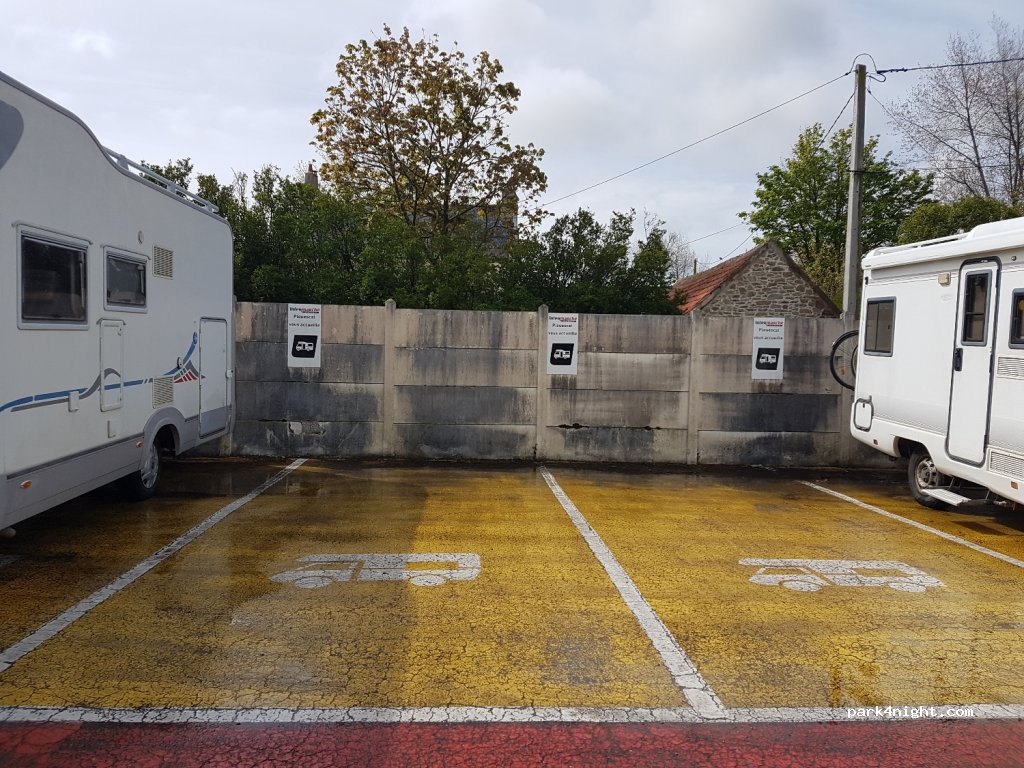 Aire de camping-cars de Plouescat (Intermarché) — foto