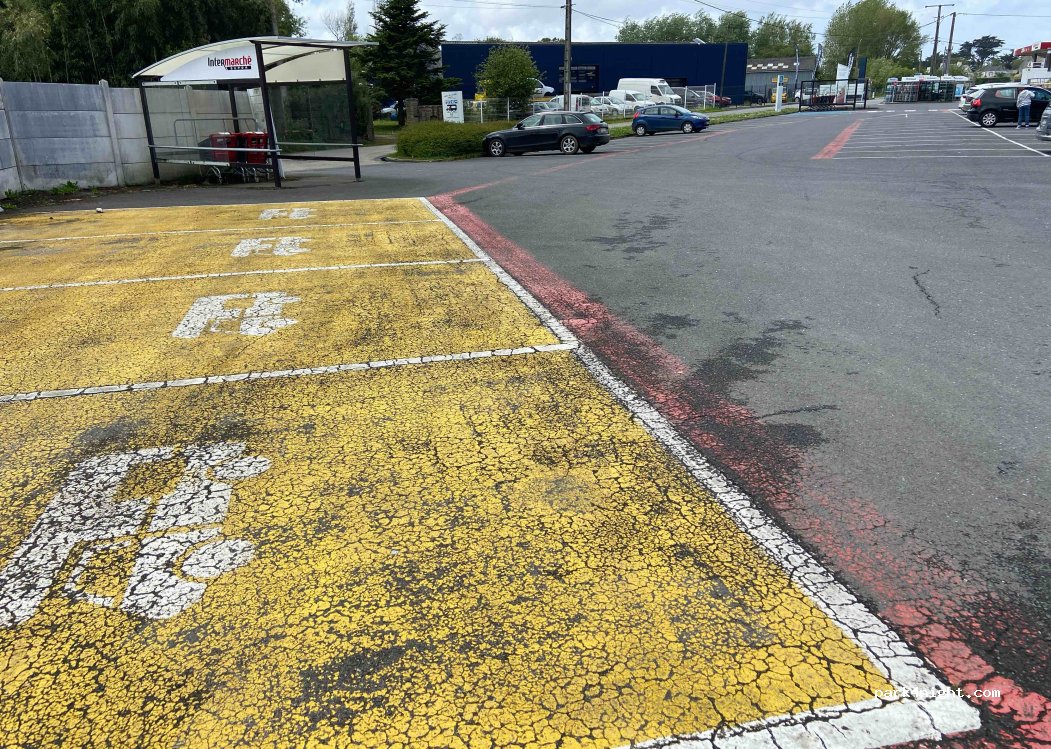 Aire de camping-cars de Plouescat (Intermarché) — foto 4