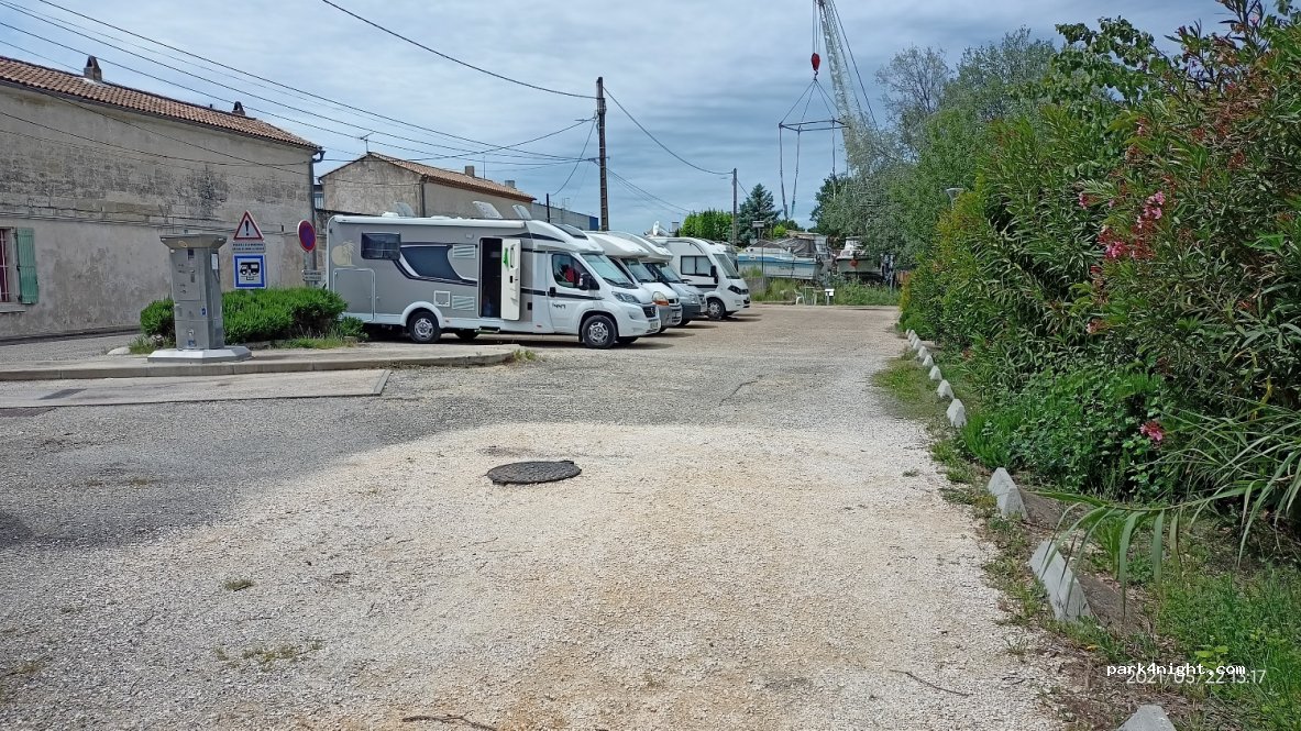 Aire de Camping Cars Beaucaire — foto