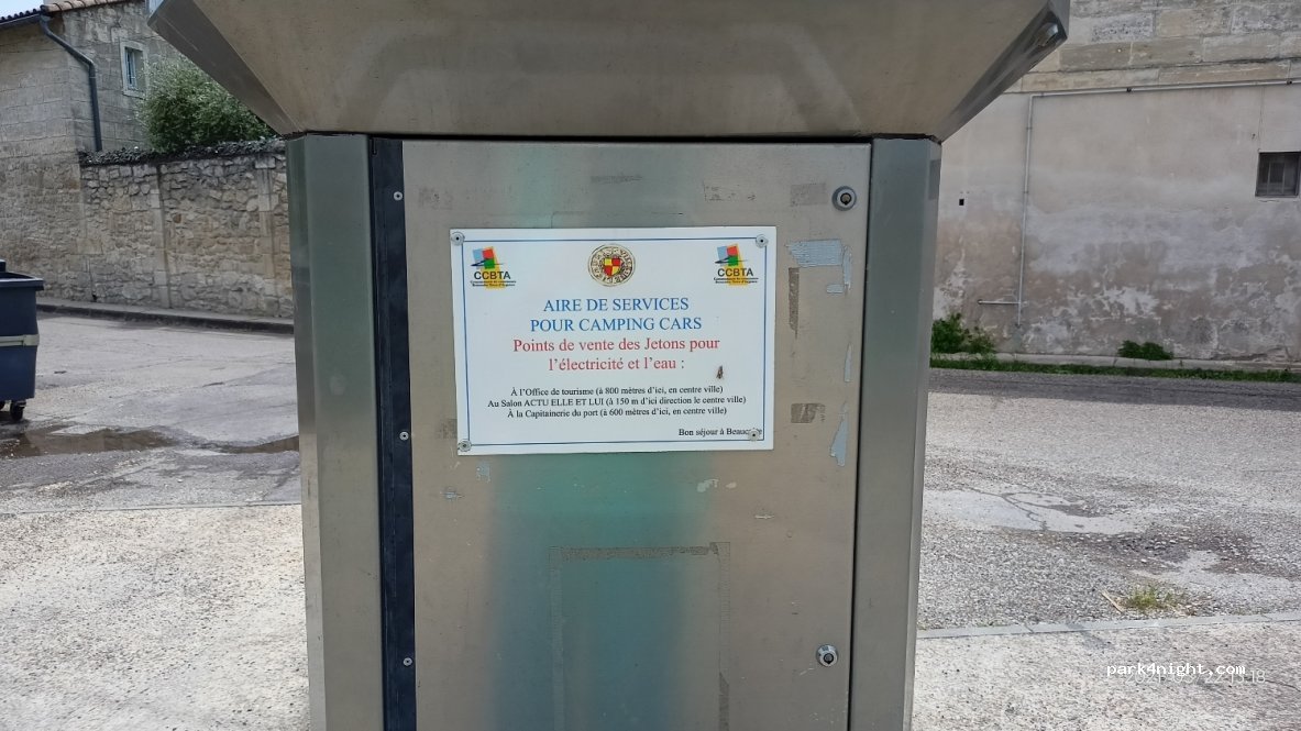 Aire de Camping Cars Beaucaire — foto 2