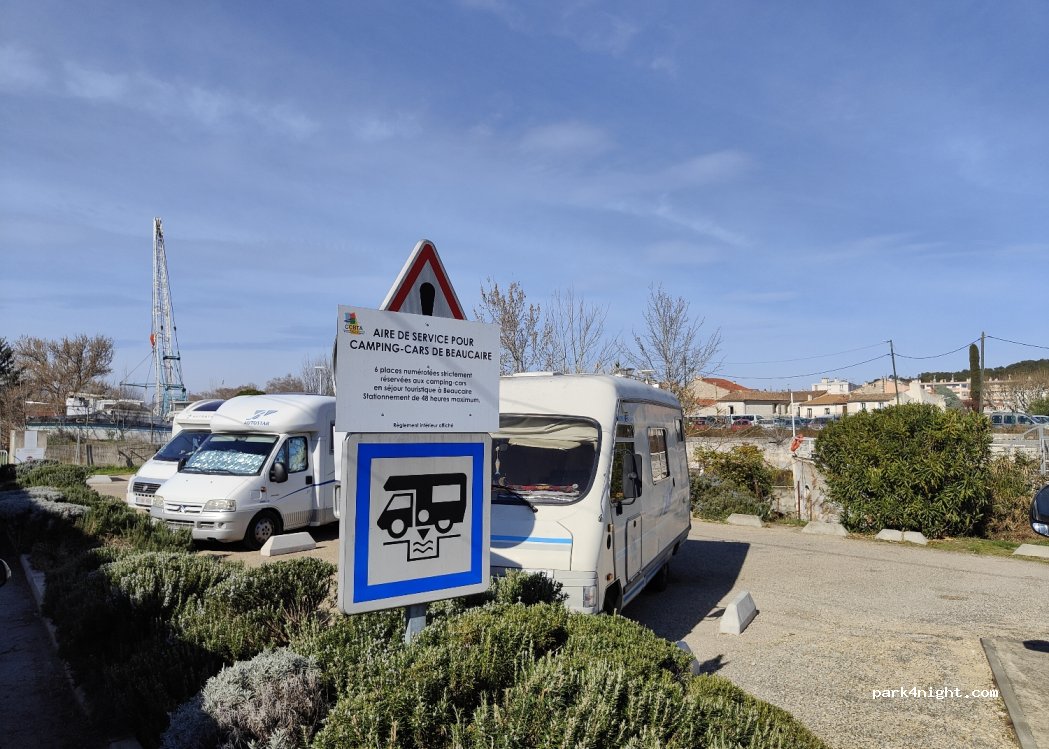 Aire de Camping Cars Beaucaire — foto 4