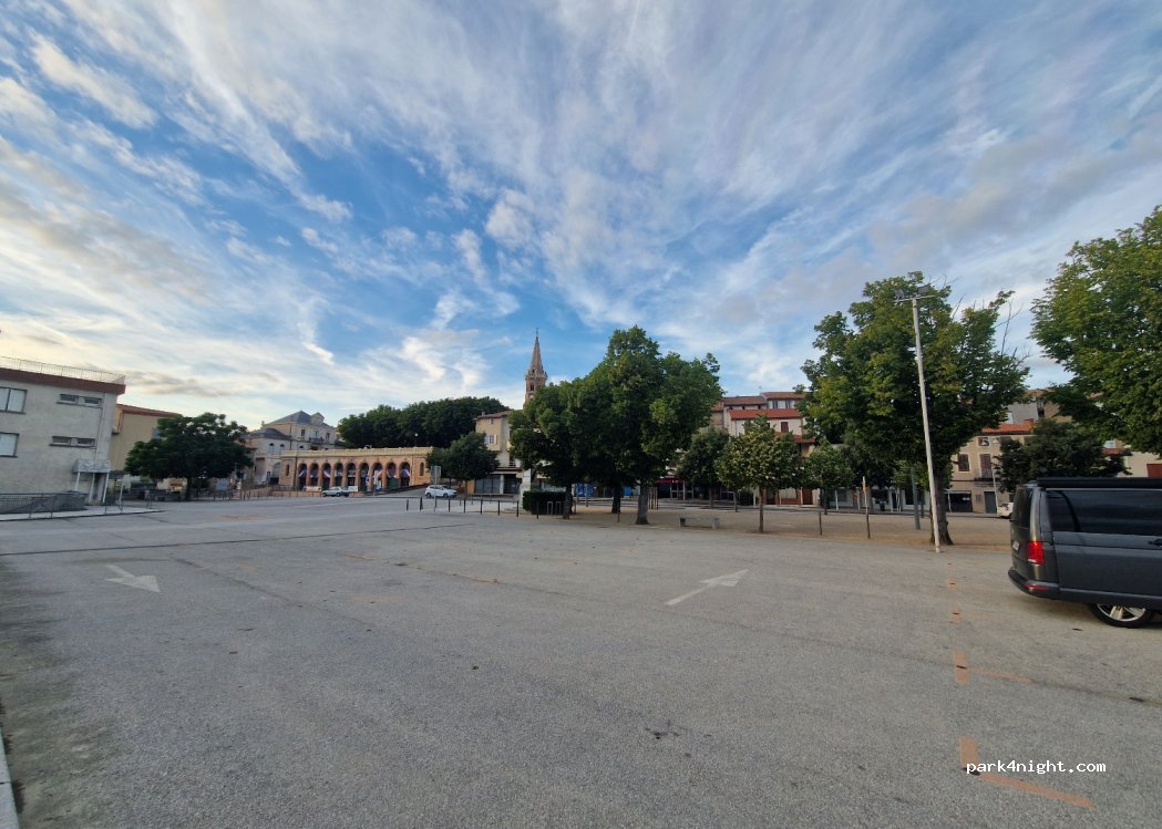 (81700) Puylaurens - Place du Foirail — foto 3