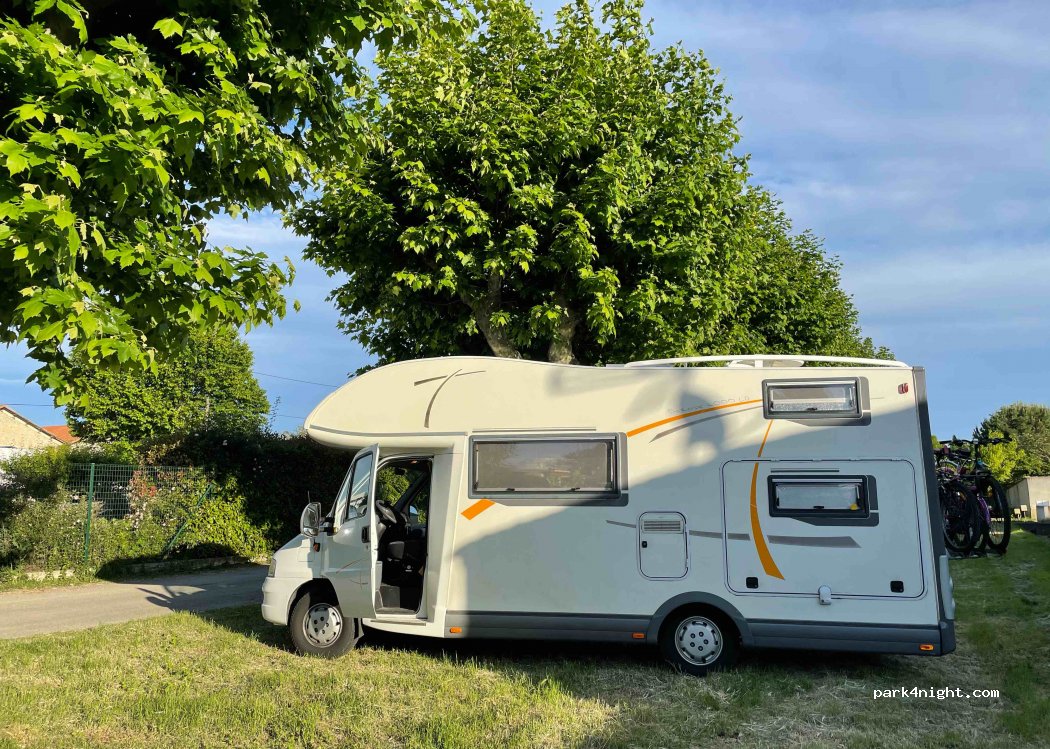 (30210) Sernhac - 115 Chemin de la Gare — foto