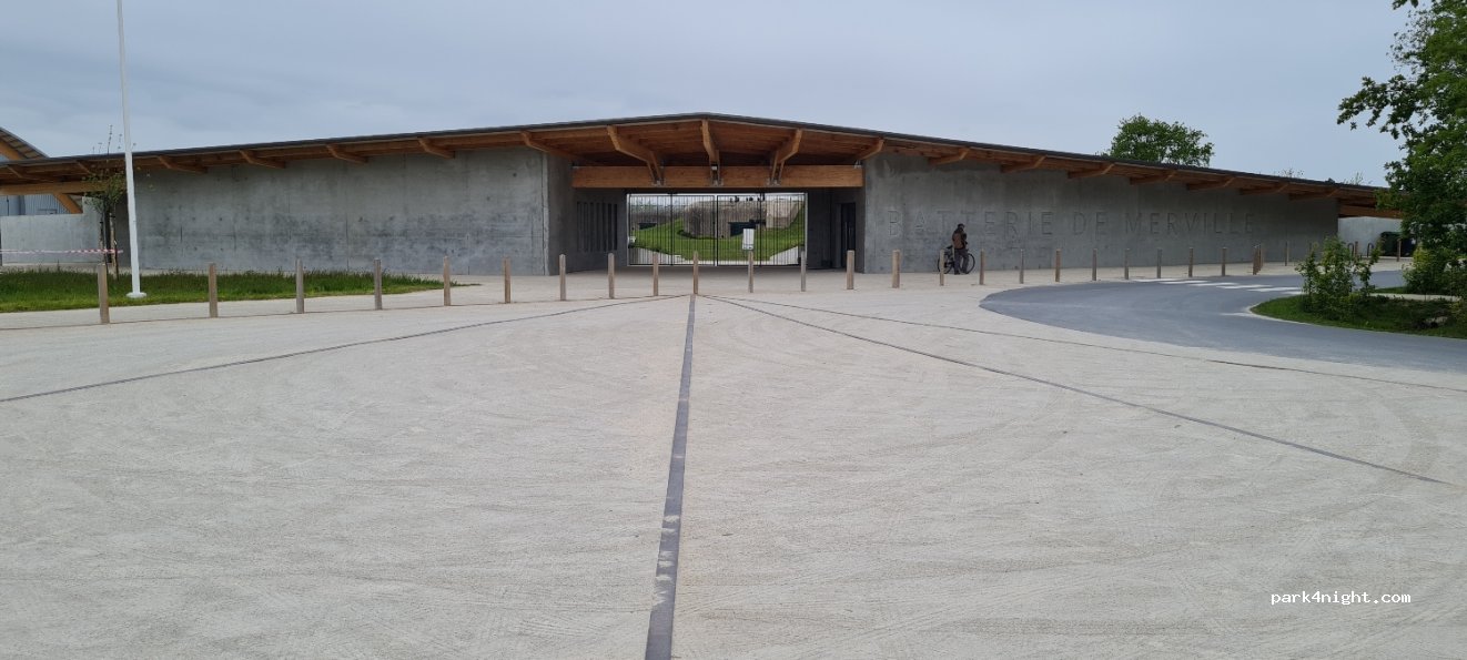 (14810) Merville-Franceville-Plage - 2 Place du 9EME Bataillon — foto