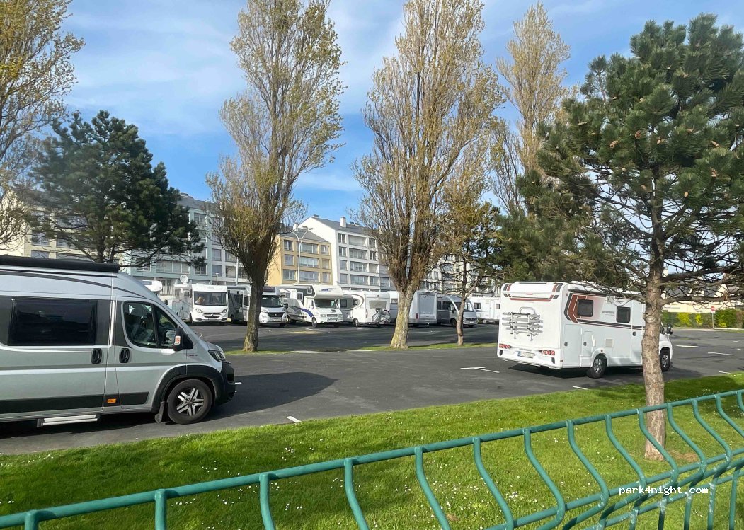 (14470) Courseulles-sur-Mer - 48 Avenue de la Combattante — foto 2