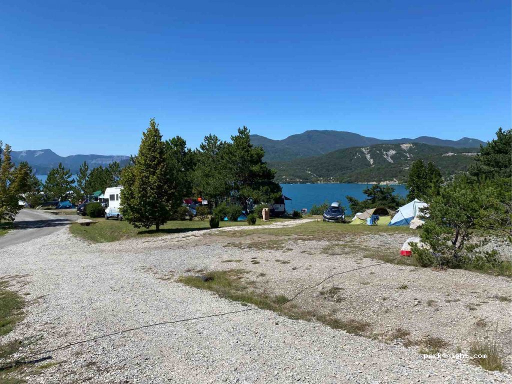Camping La Presqu'île, Le Roustou — foto