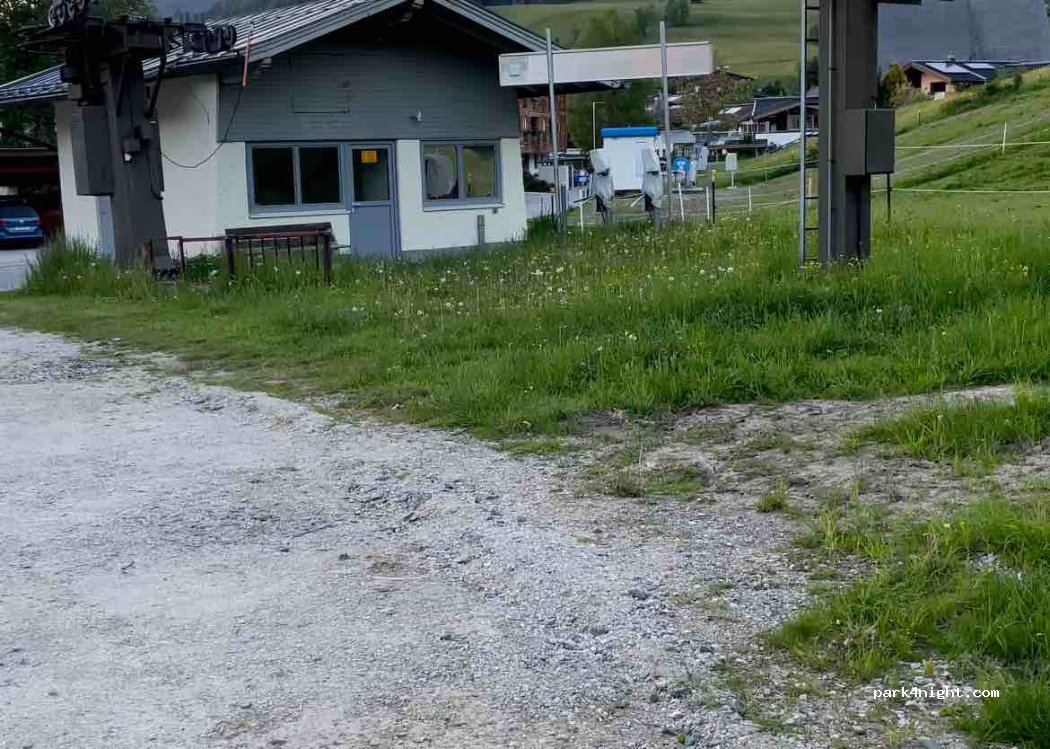 (5761) Alm - 27 Urchen — foto