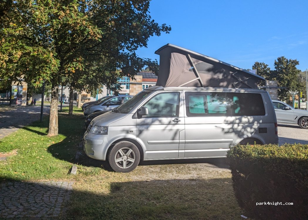 (4863) Seewalchen am Attersee - 1 Kirchenplatz — foto