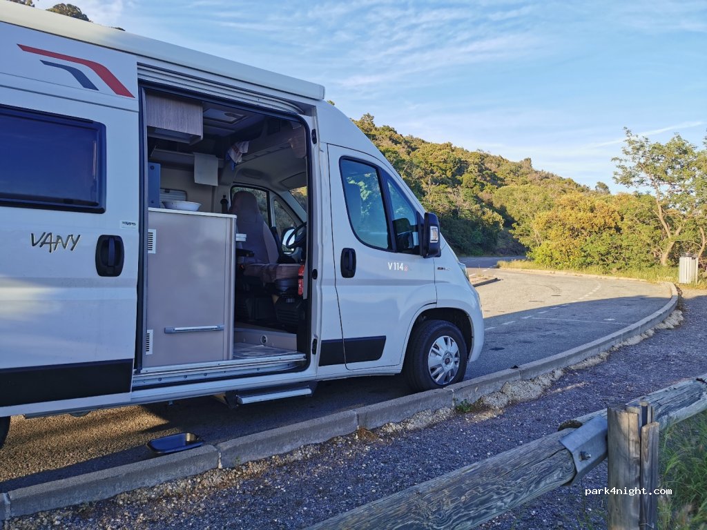 (83820) Rayol-Canadel-sur-Mer - 2 Avenue du Tourring Club — foto