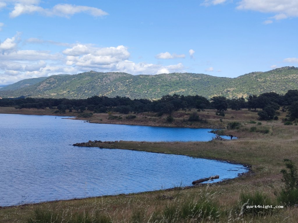 (10600) Plasencia - 173 Urbanización Valle del Jerte — foto