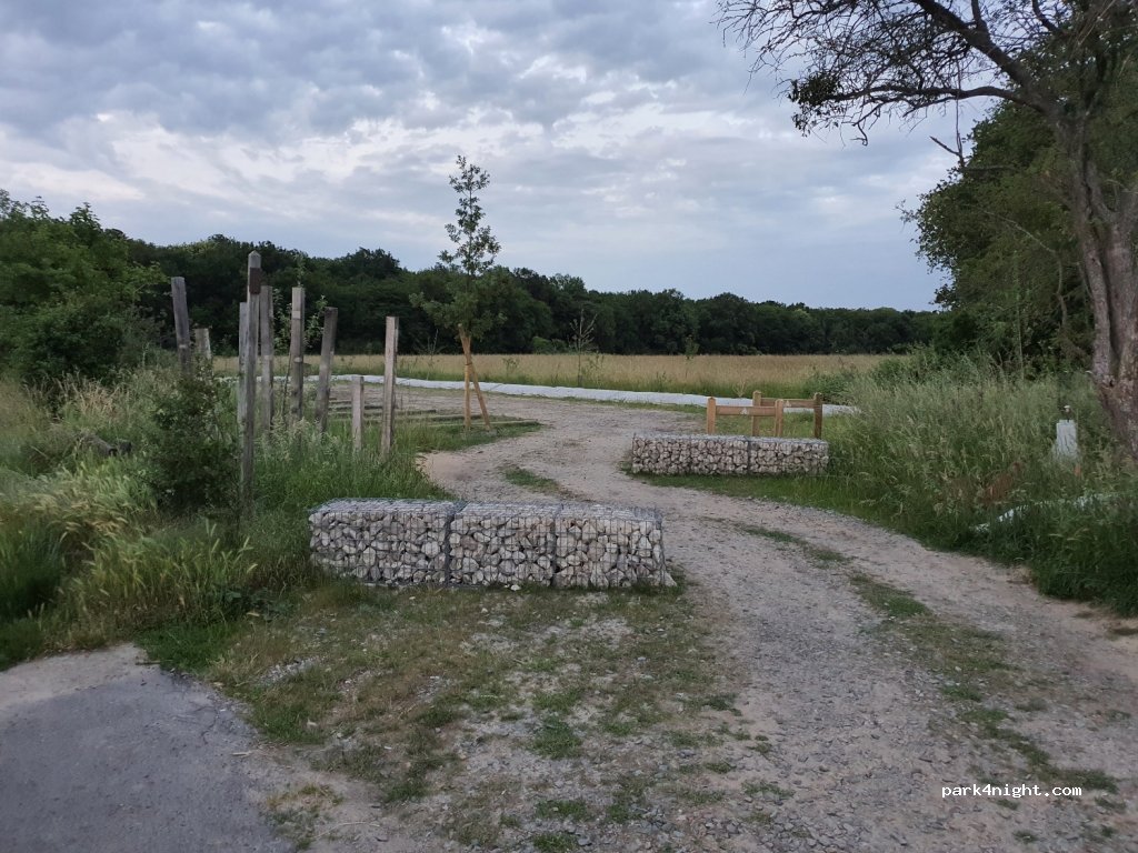 (37540) Saint-Cyr-sur-Loire - Promenade du Bois de la Rabelais — foto 2