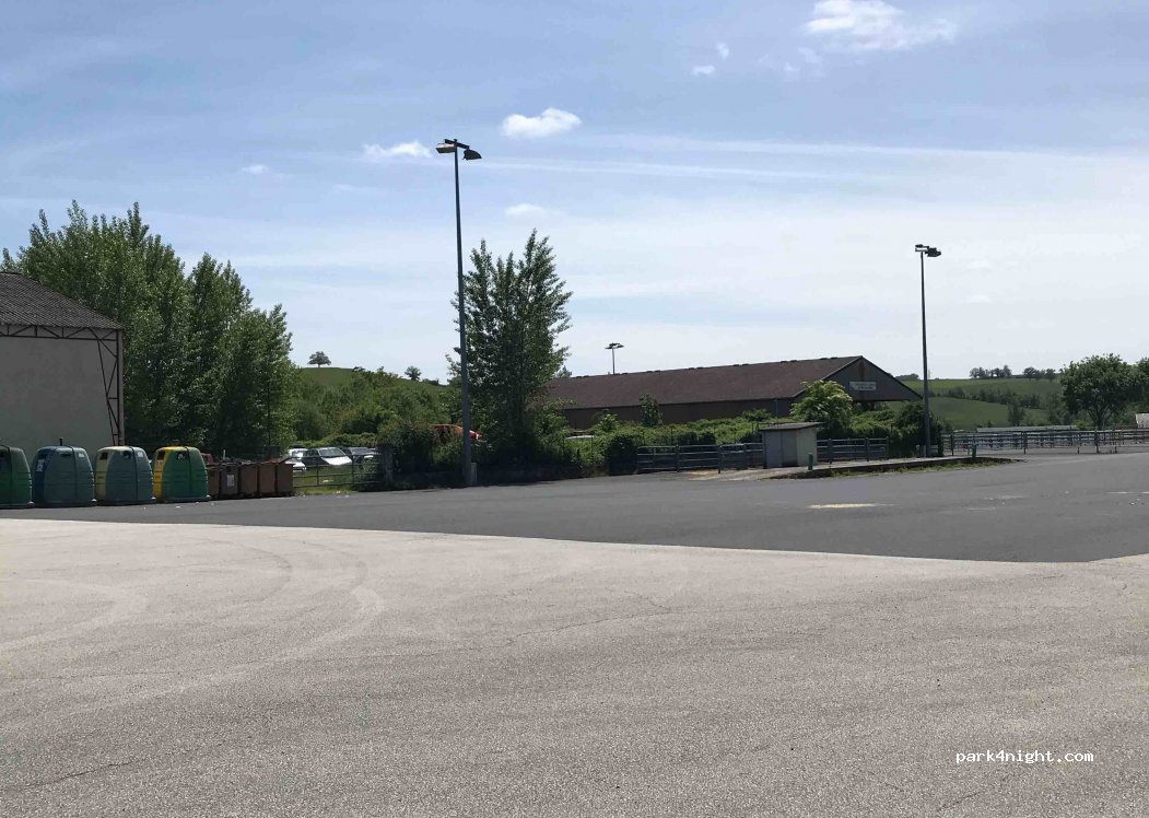 (15600) Maurs - 8B Avenue du Stade — foto