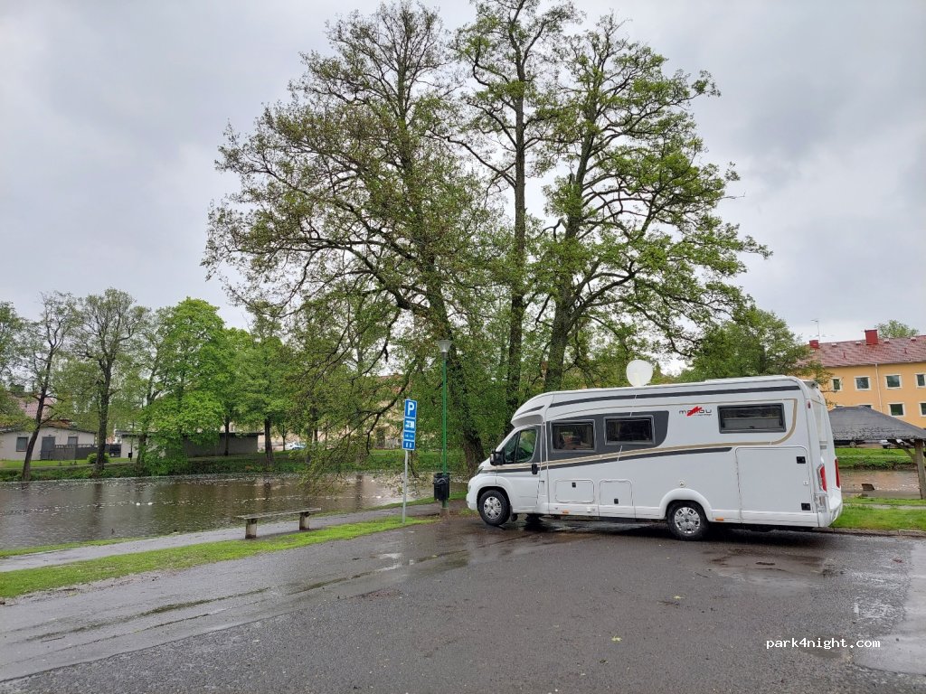 (522 33)  - 3 Östra Drottningvägen — foto