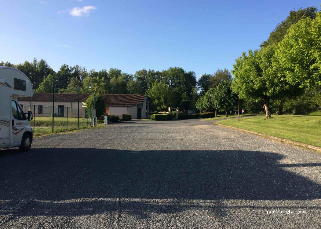 (24390) Hautefort - 1 Le Pont des Épingles — foto 2