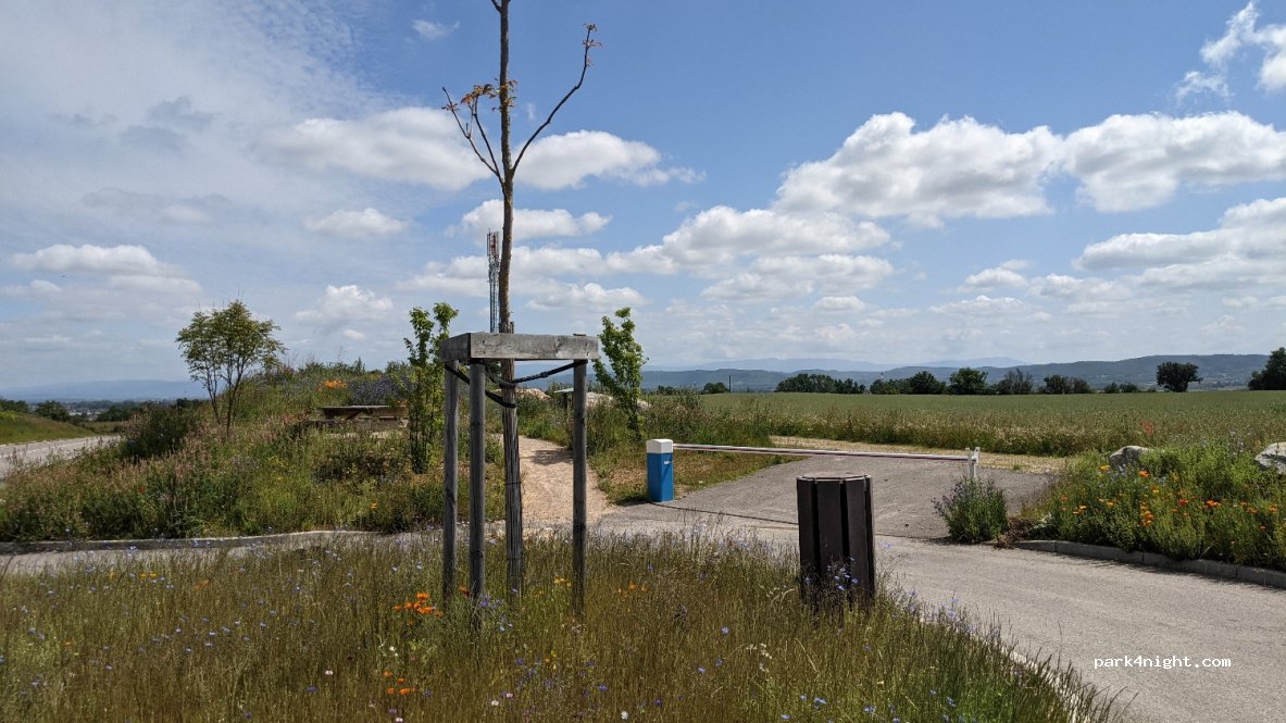 (69124) Satolas-et-Bonce - Unnamed Road — foto