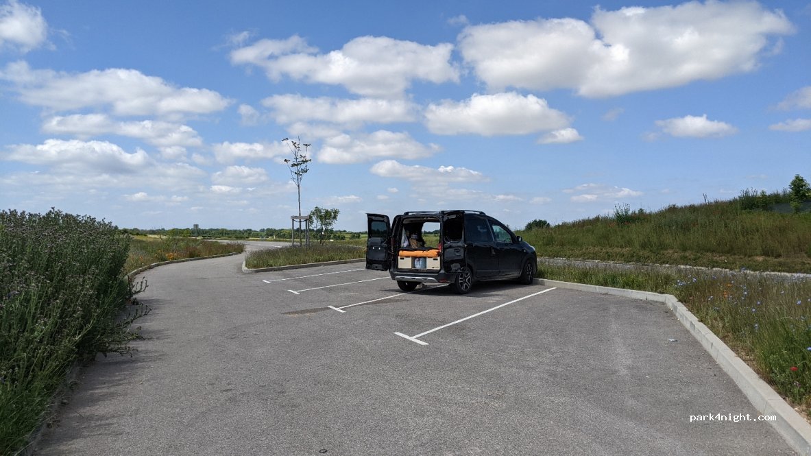 (69124) Satolas-et-Bonce - Unnamed Road — foto 2