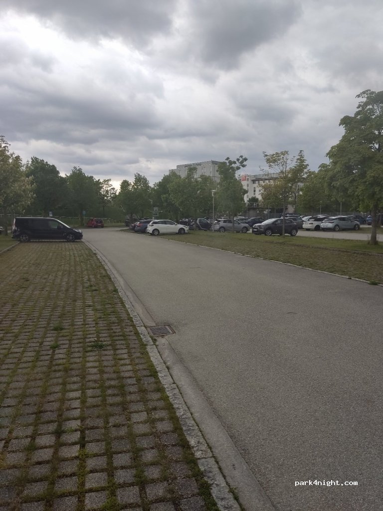 (85748) Garching bei München - 2 Daimlerstraße — foto