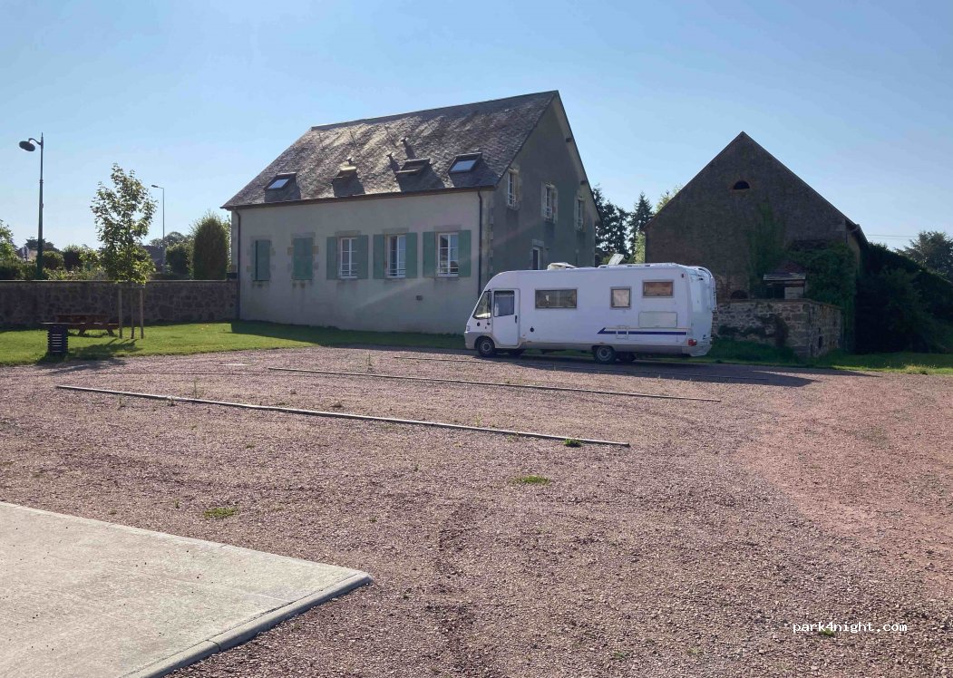 Aire de Camping-Car Cérilly — foto