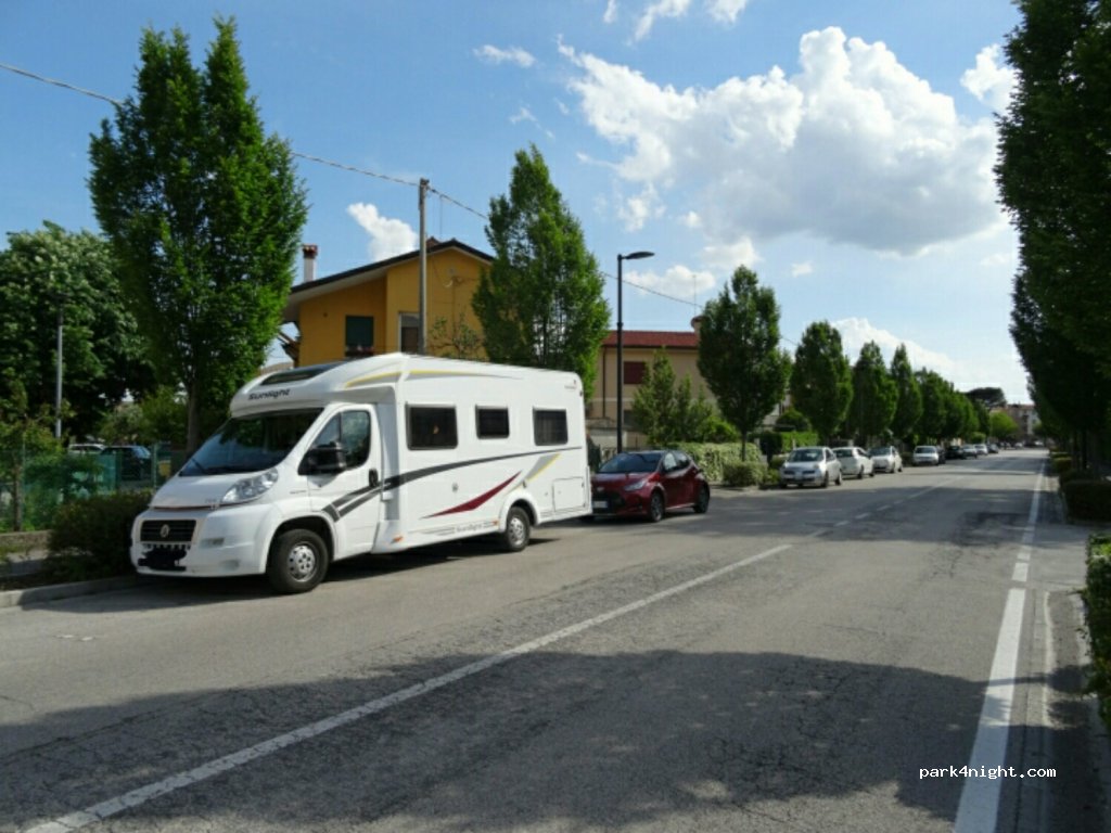 (36061) Bassano del Grappa - 141 Viale Monte Grappa — foto