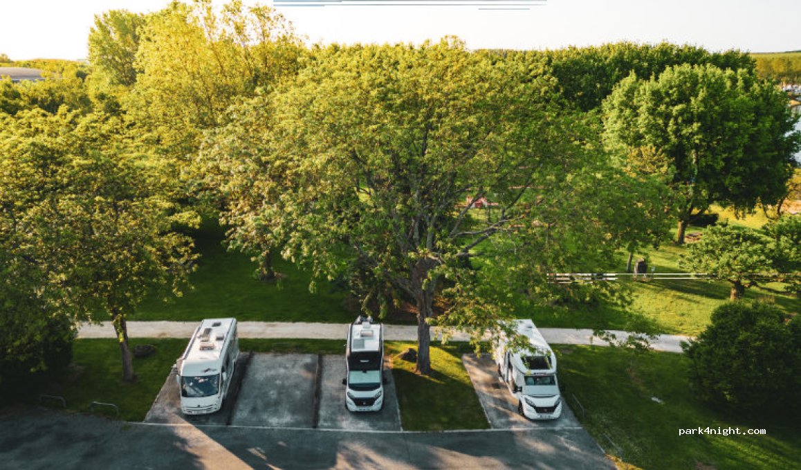 Aire de camping-car park de Saint-Jean-d'Angély, Pan d'eau de Bernouët (Charente Maritime) — foto