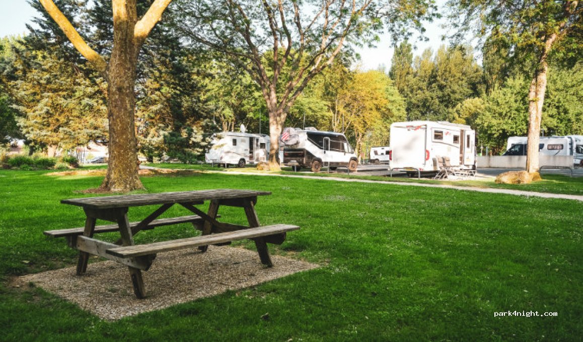 Aire de camping-car park de Saint-Jean-d'Angély, Pan d'eau de Bernouët (Charente Maritime) — foto 3