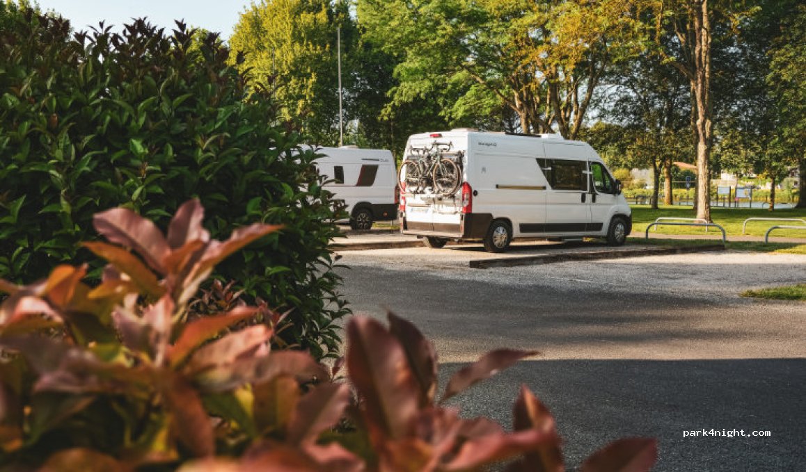 Aire de camping-car park de Saint-Jean-d'Angély, Pan d'eau de Bernouët (Charente Maritime) — foto 5