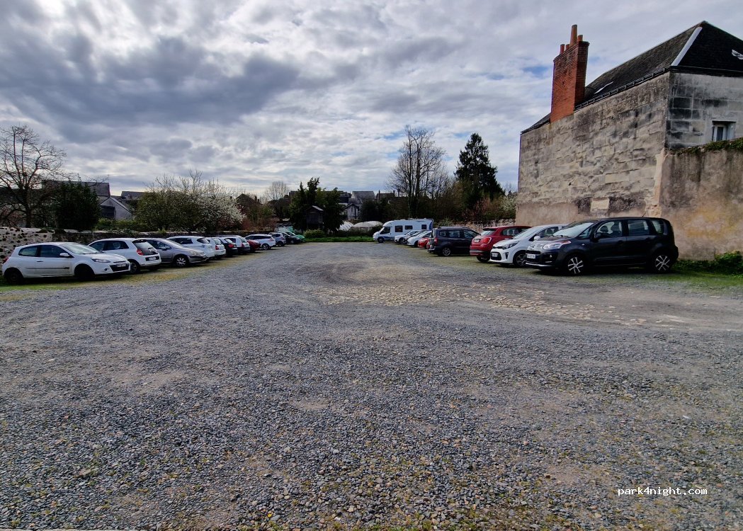 (37130) Langeais - 1 Place Saint-Jean — foto 2