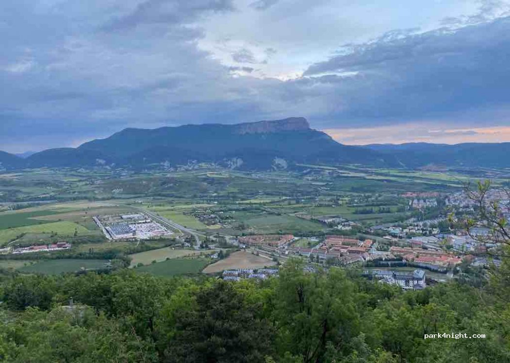 (22700) Jaca - 2 Urbanizacion Burgo Rapitan — foto