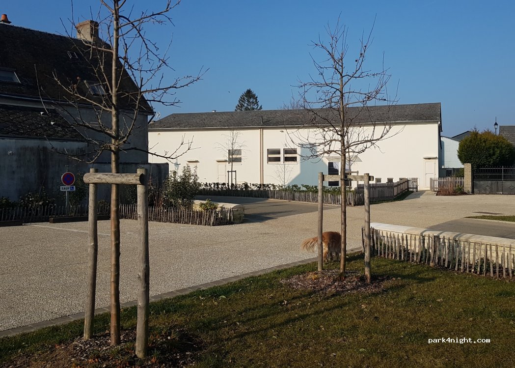 Aire de camping-car Cormainville — foto 2