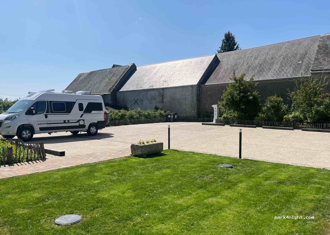 Aire de camping-car Cormainville — foto 3
