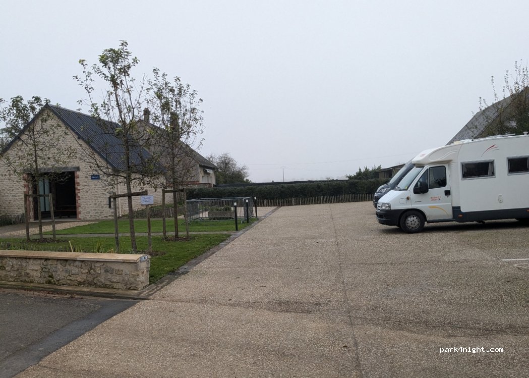 Aire de camping-car Cormainville — foto 5