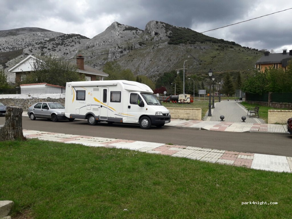 (34886) Velilla del Río Carrión - 22 Paseo la Arboleda — foto