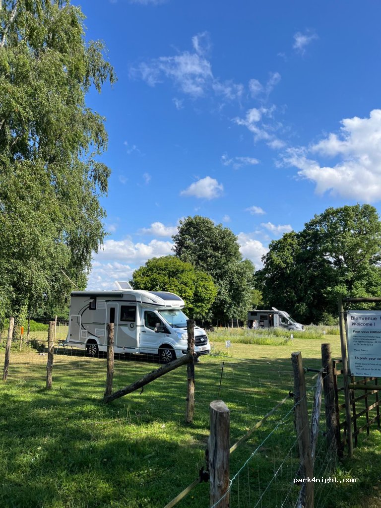 Aire Privée Camping-car Les plesses — foto 4