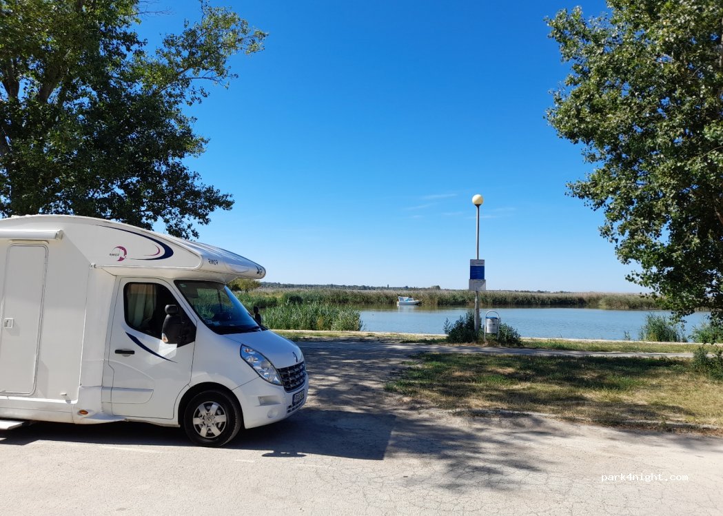 (2481) Velence - 2 Tóbíró köz — foto