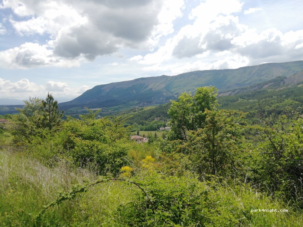 (05700) Orpierre - 16 Les Terrasses du Paradis — foto