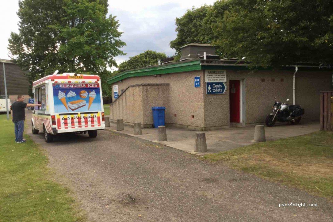 Bught Park Caravan Park & Campsite — foto