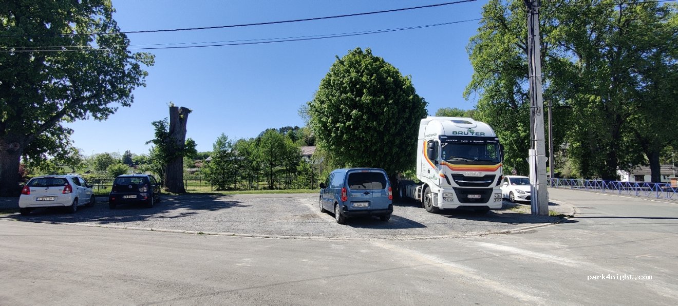 (5660) Couvin - 23 Place du Bati — foto