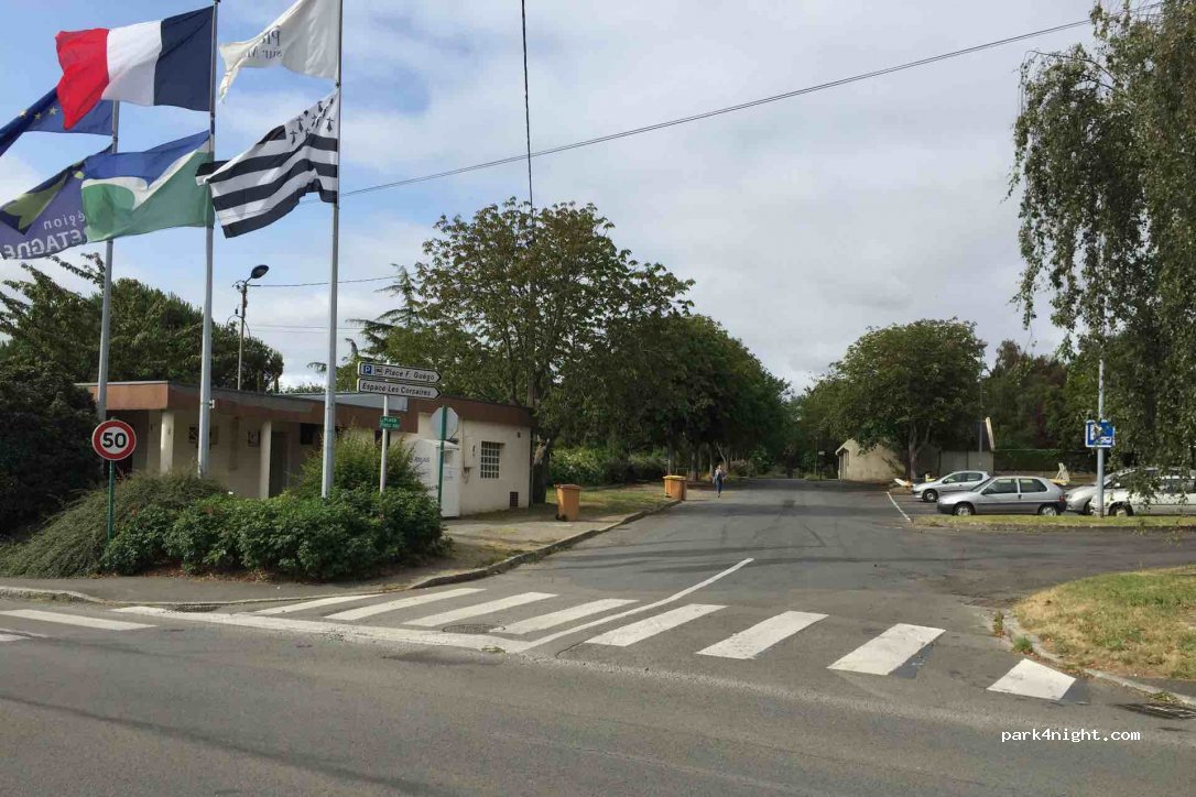 (22190) Plérin - 3 Place François Guego — foto