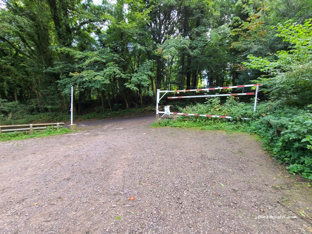 (BA15 2QP) Monkton Farleigh - 30 Farleigh Rise — foto