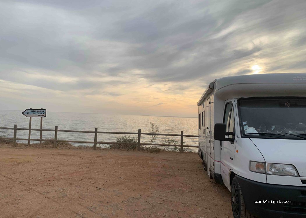 Aparcamiento de la Playa de la Calera — foto