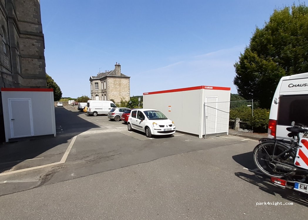 (61700) Domfront - 6 Place de la Roirie — foto 3