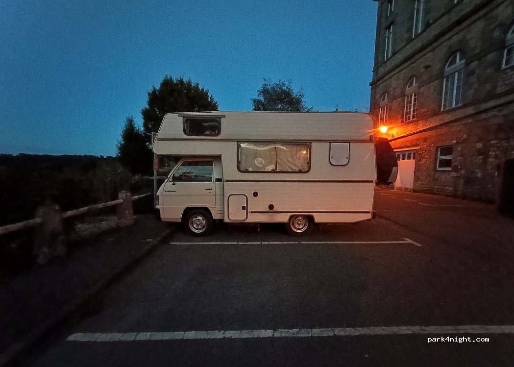 (61700) Domfront - 6 Place de la Roirie — foto 5