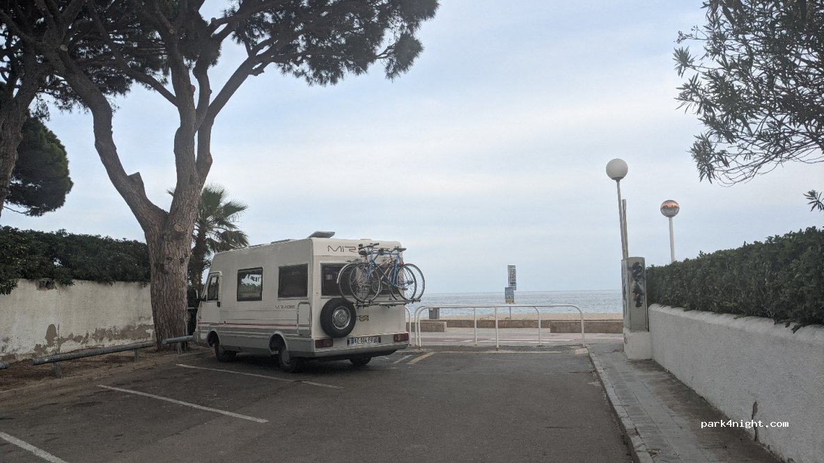(43850) Cambrils - 3 Carrer Celia Forester — foto
